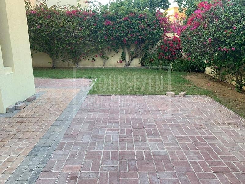2 Vacant 3 Bed Villa for Sale in Maeen 2