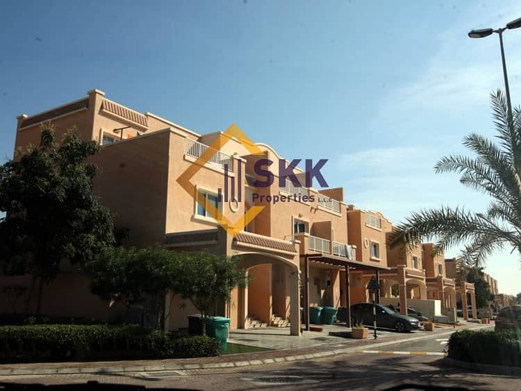 Spacious 5BR Villa with Private Garden and Pool Spacious 5BR Villa with Private Garden and Pool