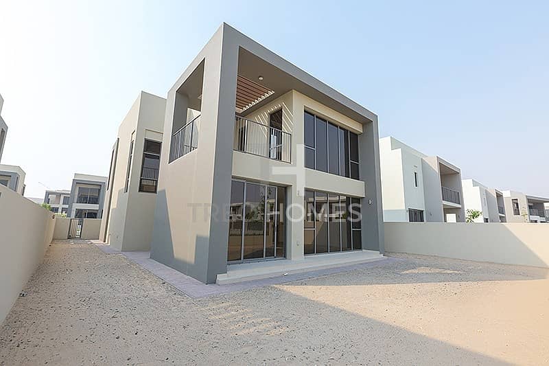 Contemporary | Open Kitchen | E3 | 4Bed+Maid Contemporary | Open Kitchen | E3 | 4Bed+Maid