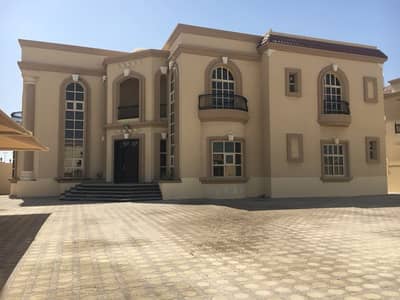 06 BHK Luxury Villa with Big private Parking 06 BHK Luxury Villa with Big private Parking