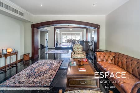 Community Expert-Lake View- Private Pool Community Expert-Lake View- Private Pool