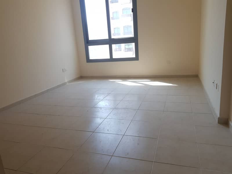 Luxurious 1 bedroom and hall only 36k 1100sqft with 1 parking free