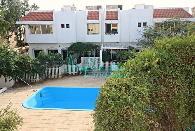 Beautiful very spacious 4 bed with garden | shared pool