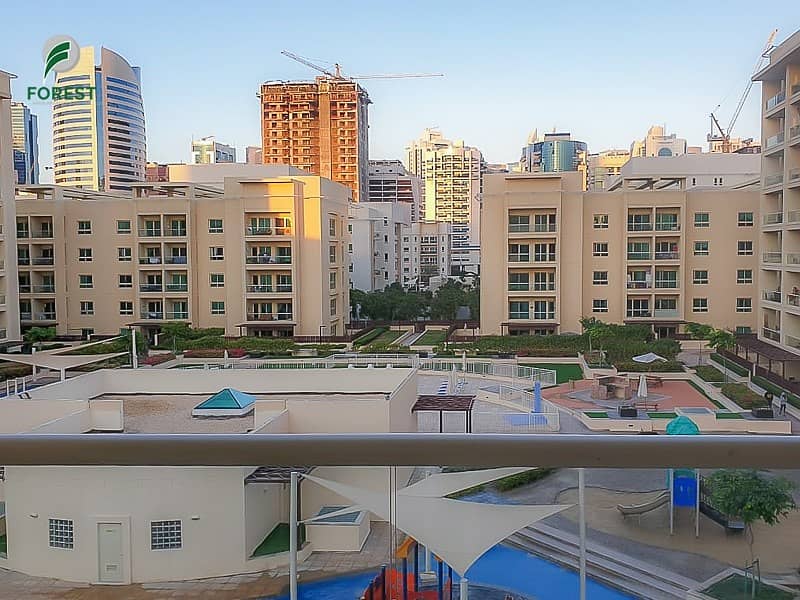 Spacious 2 Bedroom plus Study with Pool View Spacious 2 Bedroom plus Study with Pool View