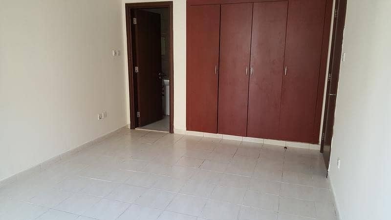 ONE BEDROOM APARTMENT FOR RENT IN SPAIN CLUSTER READY TO MOVE NEAT CLEAN