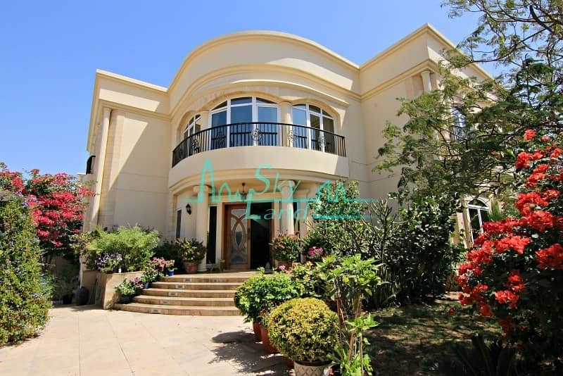Amazing 6 Bed|Private Pool and Garden|Basement Amazing 6 Bed|Private Pool and Garden|Basement