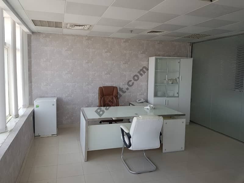 مكتب مفروش  للايجار في منطقة حيوية في عجمان