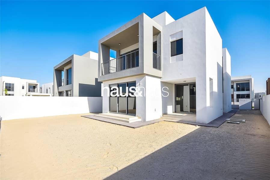 Exclusive listing | Walking distance to pool | E1