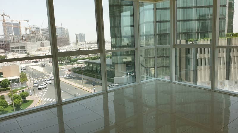 Big 3 Bed with Maid Room in Marina Square