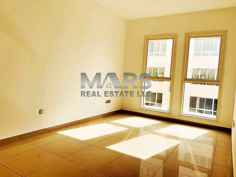 Convenient Location On A Massive Flat Convenient Location On A Massive Flat