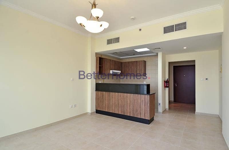 Spacious Studio with Balcony in Downtown