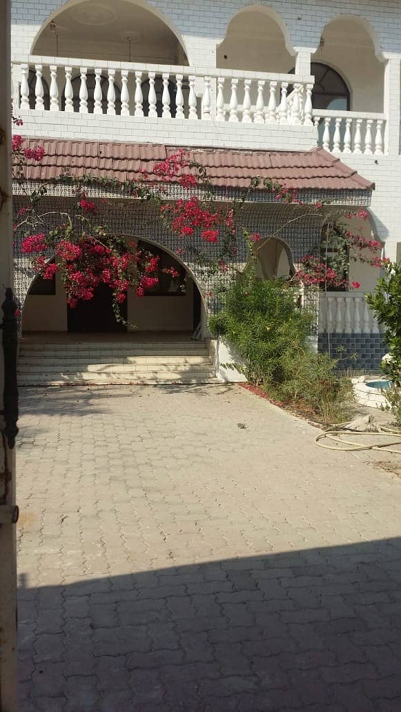 GREAT OFFER 3BHK AND MAJLIS VILLA IN MUSHERIEF FOR RENT ELECTRICITY ON LOCAL NAME RENT 60K YEARLY .