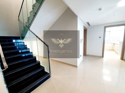 Luxurious Modern Duplex Unit w/ Maid`s Room! Luxurious Modern Duplex Unit w/ Maid`s Room!