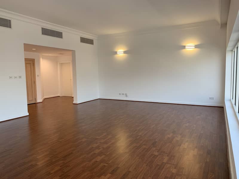 Luxury Living / Spacious 3 Bedroom Un-Furnsihed Apartment