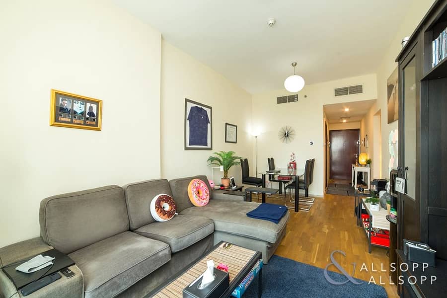 2 Beds | Fully Upgraded | Rare Apartment