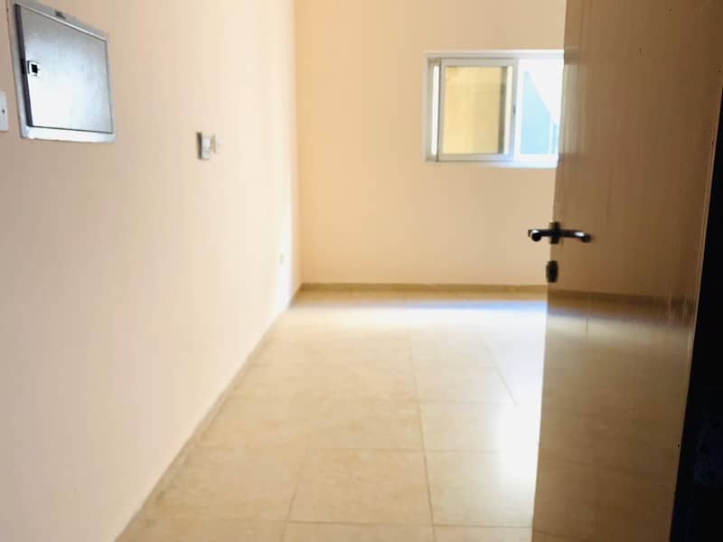Nice clean studio close to park close to cornish area faimly tower rent only 10.000Al Mujarrah area