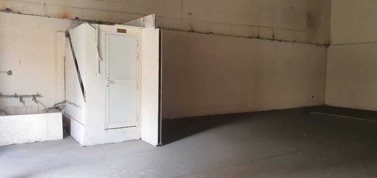 1600 square feet Warehouse with built-in toilets TOLET in Industrial area no 2, Sharjah