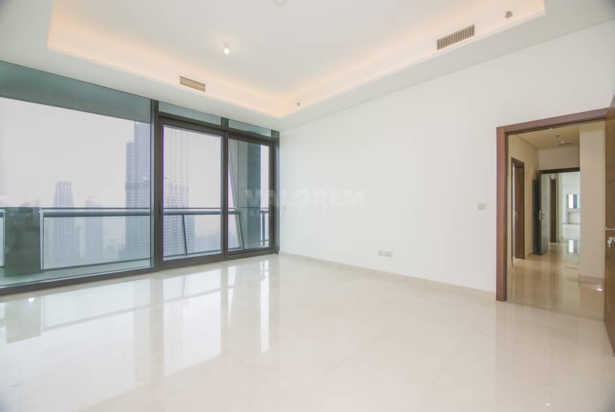 Contemporary penthouse with breathtaking panoramic views Contemporary penthouse with breathtaking panoramic views