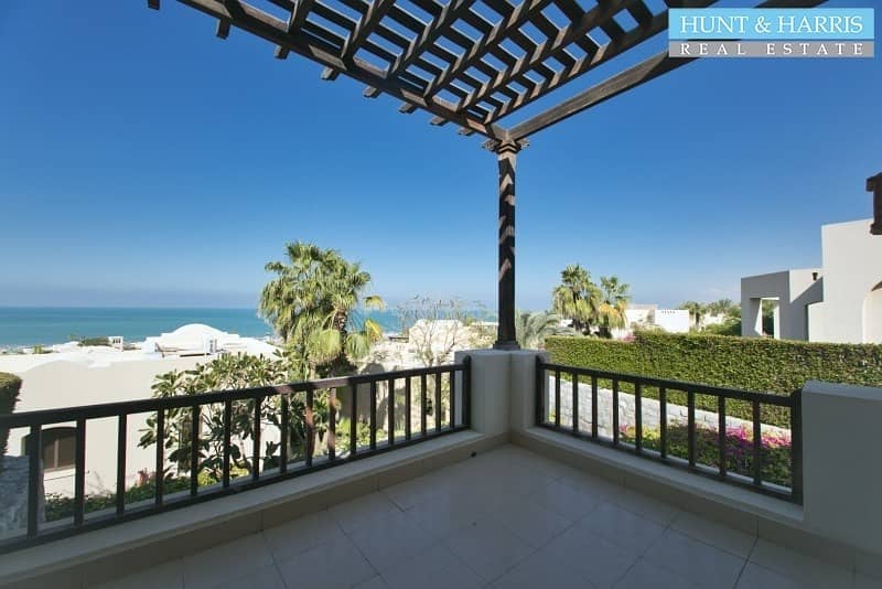 Prime Location With Stunning Ocean Views And Private Pool