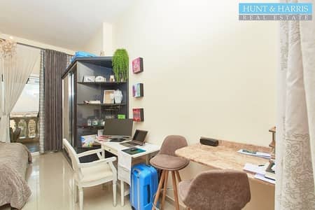 Upgraded Kitchen - Fully furnished - Golf Course View Upgraded Kitchen - Fully furnished - Golf Course View