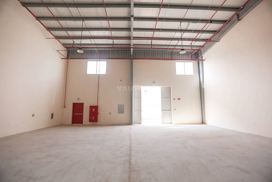 Brand New 361Kw Connected Power Warehouse for rent in UAQ