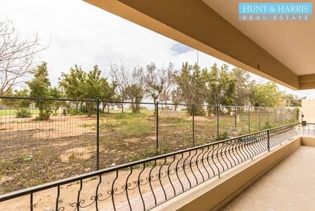 Large Apartment - 2 Minutes Walk to the Mall Large Apartment - 2 Minutes Walk to the Mall