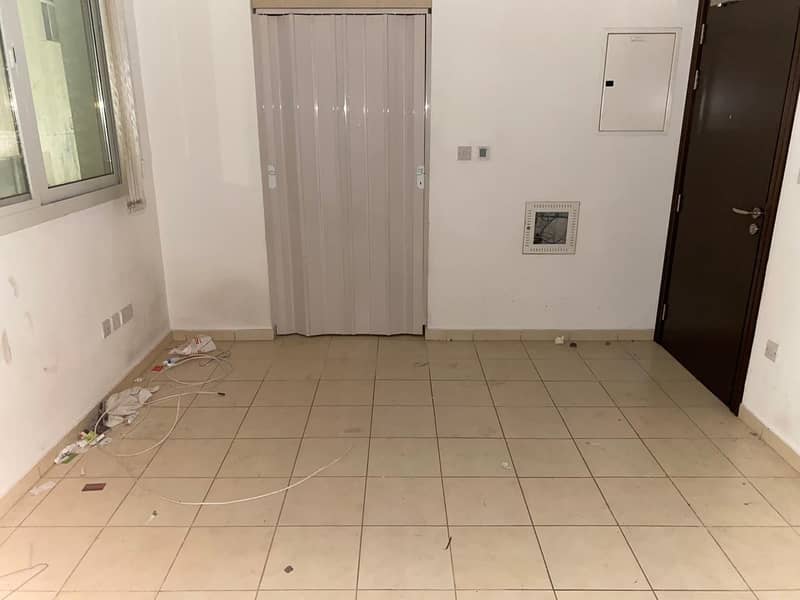 BEST OFFER AC FREE ON BANIYAS METRO FOR PHILIPINES/PAKISTANI/INDIAN/NEPALI SHARING UNIQUE STUDIO WITH SEPARATE KITCHEN 1 FULL BATH 38K 4 CHQ