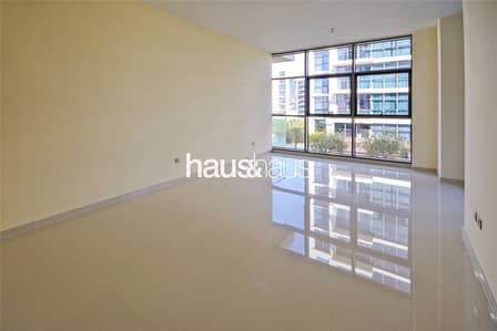 Corner Unit | Spacious | Close to park and shops Corner Unit | Spacious | Close to park and shops