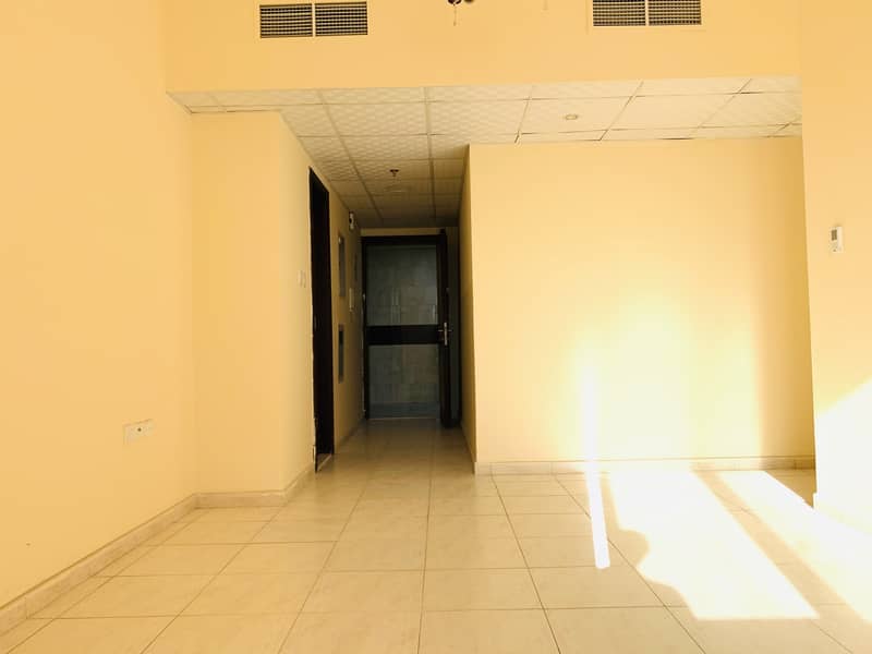 Nice 3bhk close to saudi jarman hospital backside of Ledies club faimly tower rent only 35000 al qullaya area