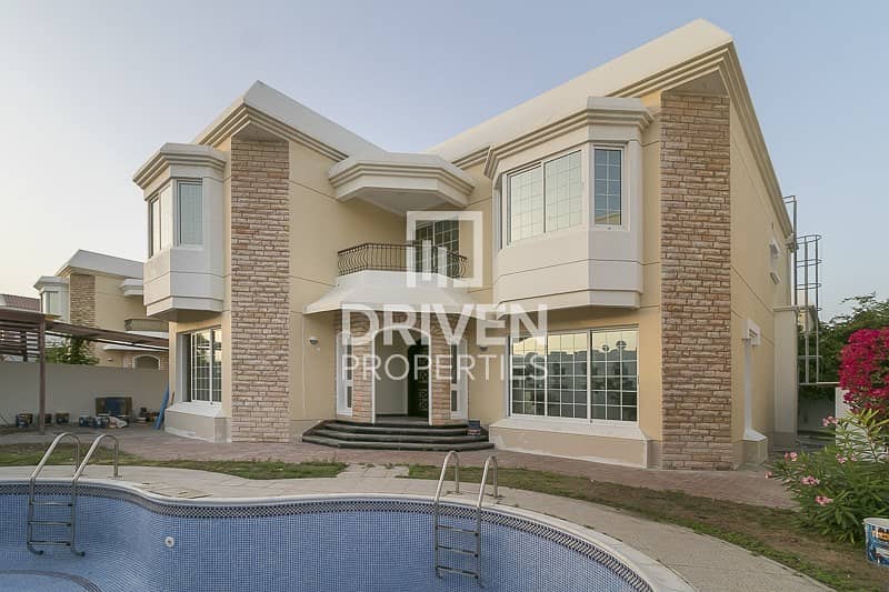 Amazing 5 bedroom villa with Private Pool