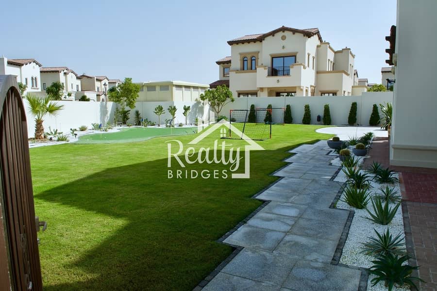 Spacious 5 BR Villa with Mini Golf Area & Landscaped Garden
