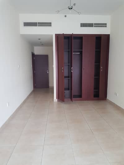 large 1 bedroom for rent in cbd 09 Trafalgar executive with large balcony open view large 1 bedroom for rent in cbd 09 Trafalgar executive with large balcony open view