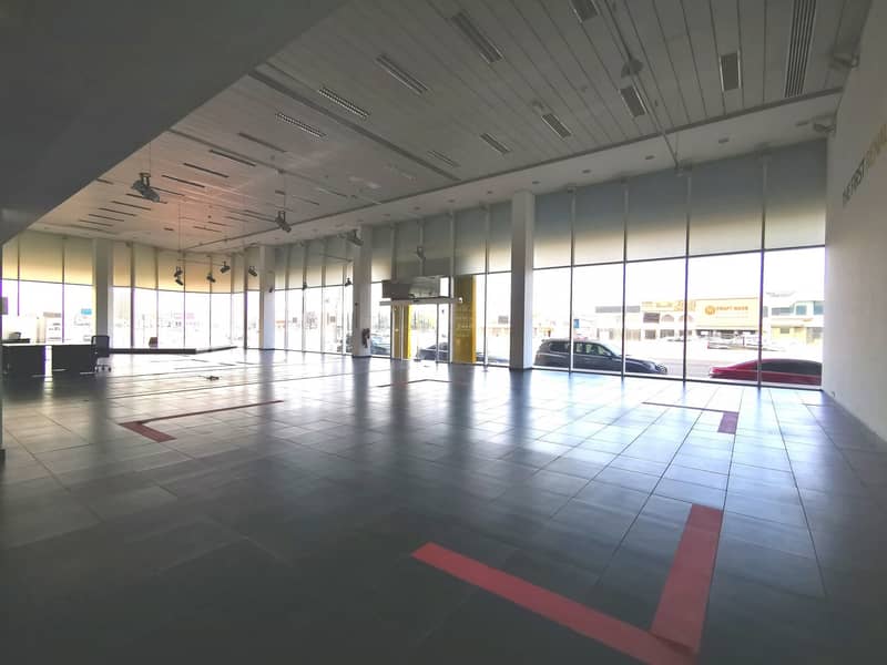 Perfect Showroom with Office Space| Central Location|Deira