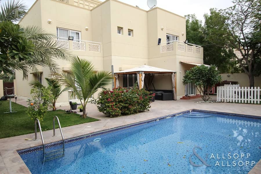 Upgraded Kitchen | Private Pool | 5 Beds Plus Maids