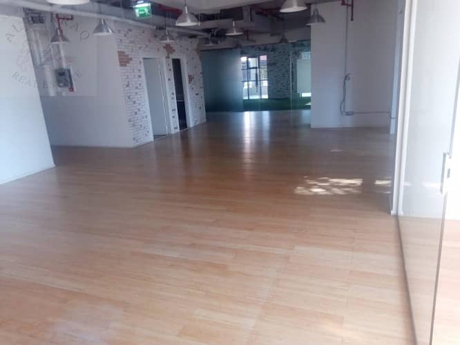 OFFICE WITH TERRACE    |     CLOSE TO METRO     |      VACANT !!!