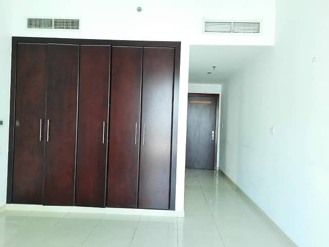 Hot Offer Very Huge And Spacious 2BHK+Maid Room+ close To Metro Only In 65k With All Facilities