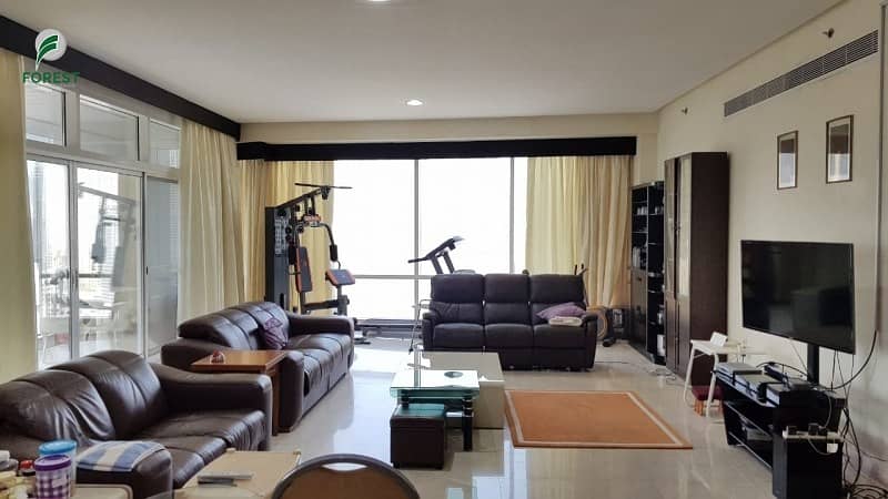 Spacious 3 BHK Apartment with Marina View Spacious 3 BHK Apartment with Marina View
