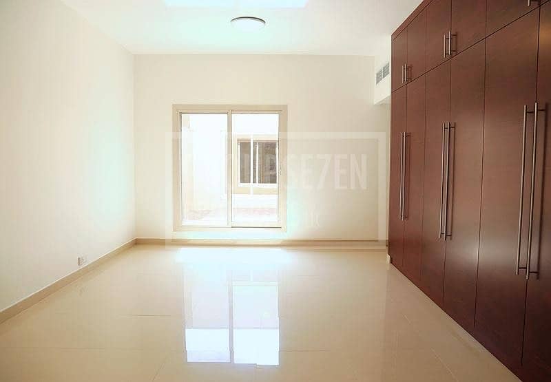 11 3 Beds Villa for Rent in Al Safa