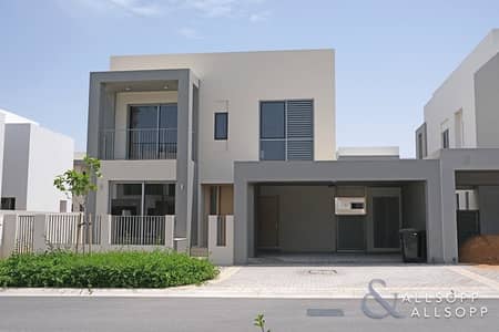 4 Bed | Close To Pool | Fantastic Location 4 Bed | Close To Pool | Fantastic Location