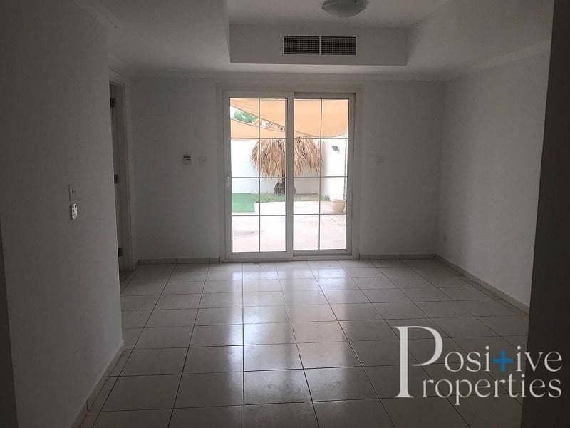 VACANT 2 BED | UPGRADED KITCHEN | SINGLE ROW