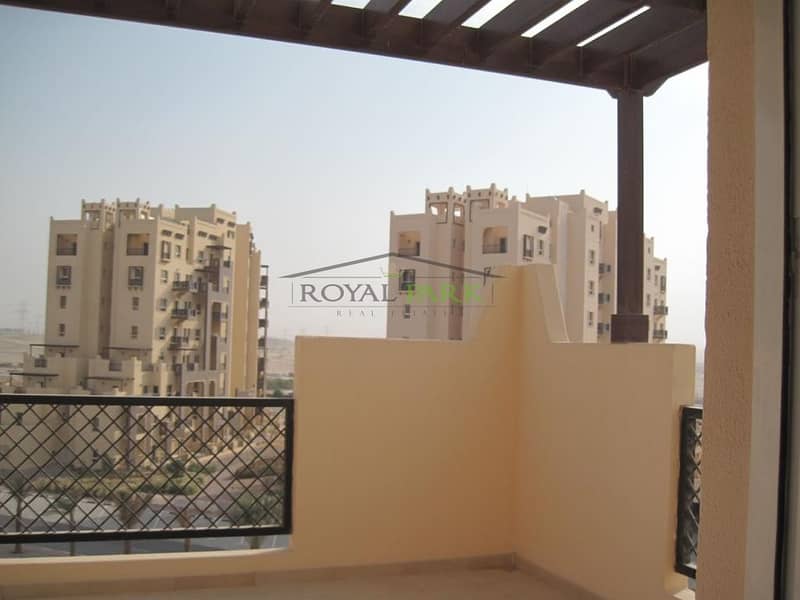 Available 1BR with Large Balcony