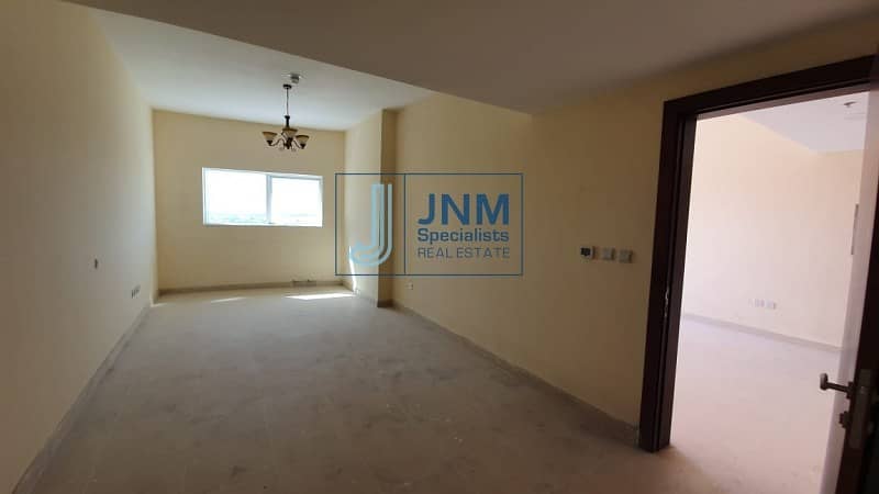 Great Deal! Vacant Low Floor 1 Bed with Balcony