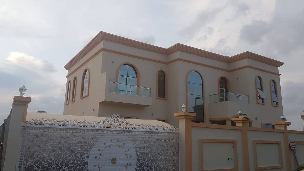 Nice villa for sale in hoshi 5 BR. . 1 hall. . . 7bathrooms. . . kitchen and preparatory kitchen + service block