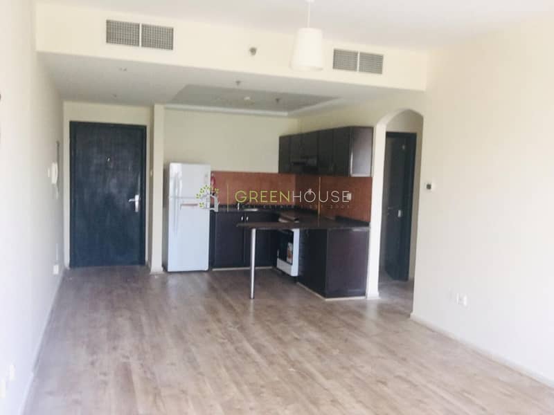 Bright and Large One Bedroom Apartment in Diamond View Bright and Large One Bedroom Apartment in Diamond View