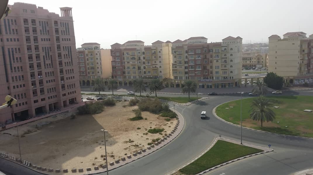 deal of the day 1 bedroom for rent in al dana 2 with balcony full family building