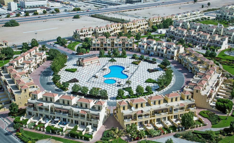 Furnished 2BR Townhouse with Pool View Furnished 2BR Townhouse with Pool View