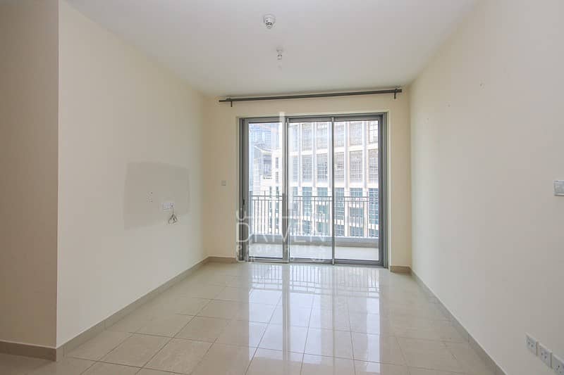 Vacant 1 Bedroom Apt Pool and Opera View