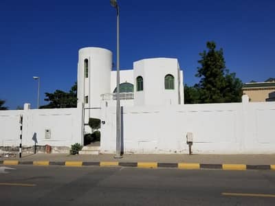 Beautiful 4 BR Villa With Swimming Pool & Huge Garden Beautiful 4 BR Villa With Swimming Pool & Huge Garden