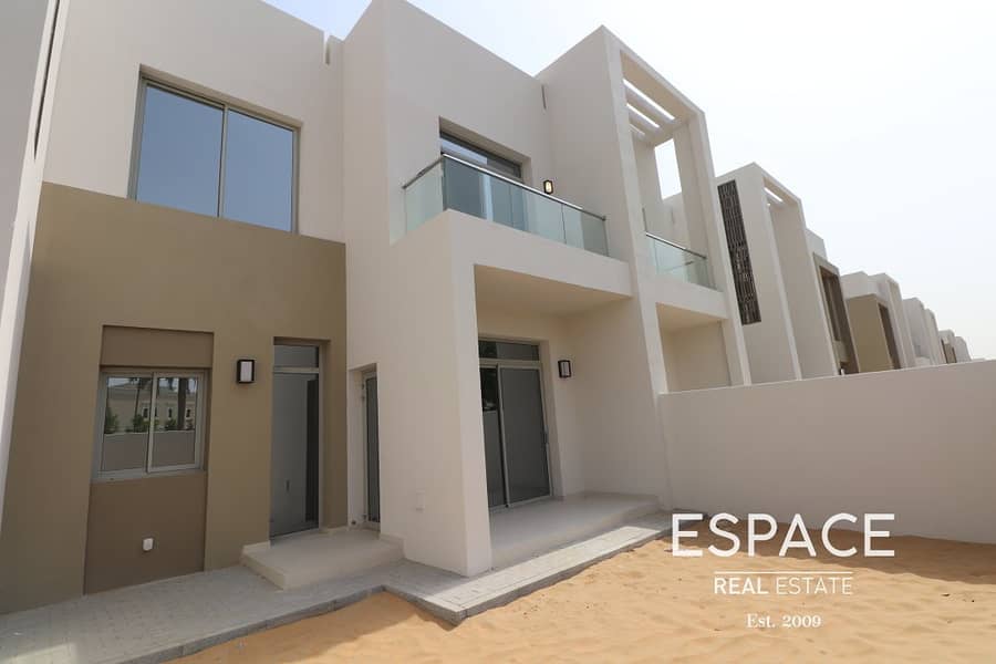 Spacious 3 Bed Townhouse - close to Pool and Park