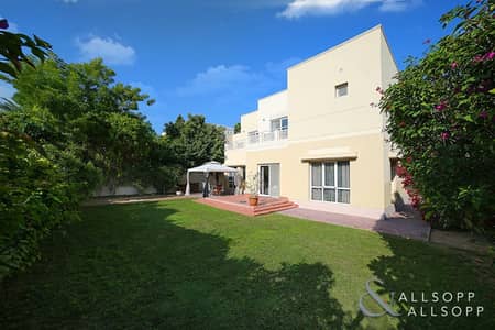 Immaculate | 5 Bedrooms | Coveted Layout Immaculate | 5 Bedrooms | Coveted Layout